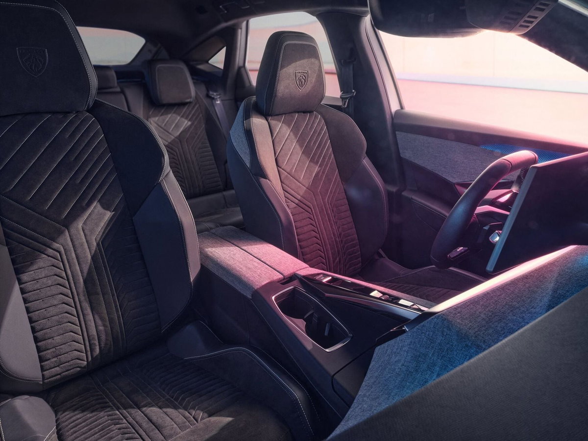Peugeot 3008 73 kWh GT (3)