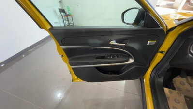 Jeep Avenger 1.2 turbo Summit fwd 100cv (17)
