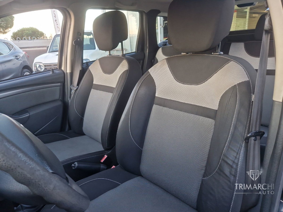 Dacia Duster 1.5 dCi 110CV 4x4 Lauréate (9)