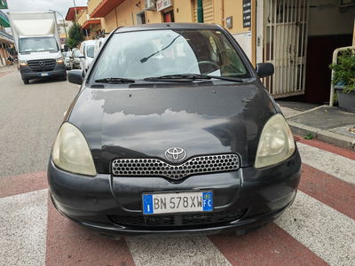 Toyota Yaris 16V cat 3 porte Sol usata