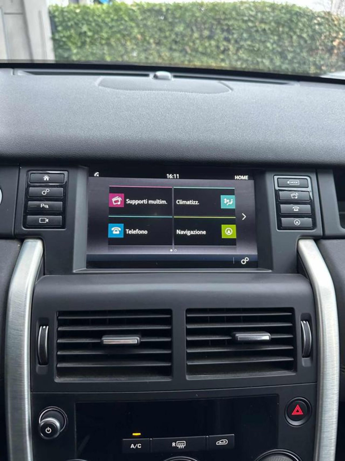 Land Rover Discovery Sport 2.0 TD4 150 CV HSE (17)