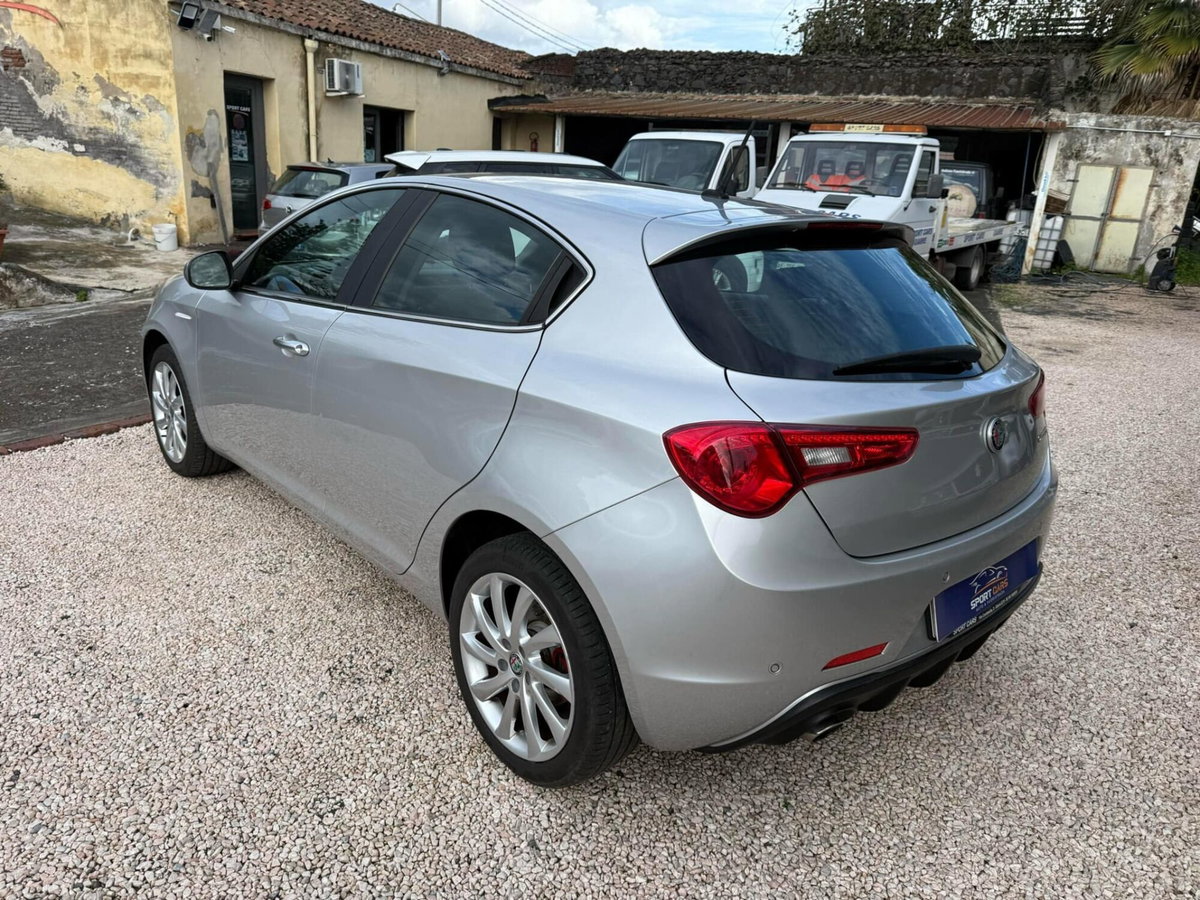 Alfa Romeo Giulietta 1.6 JTDm Ti 120cv (9)
