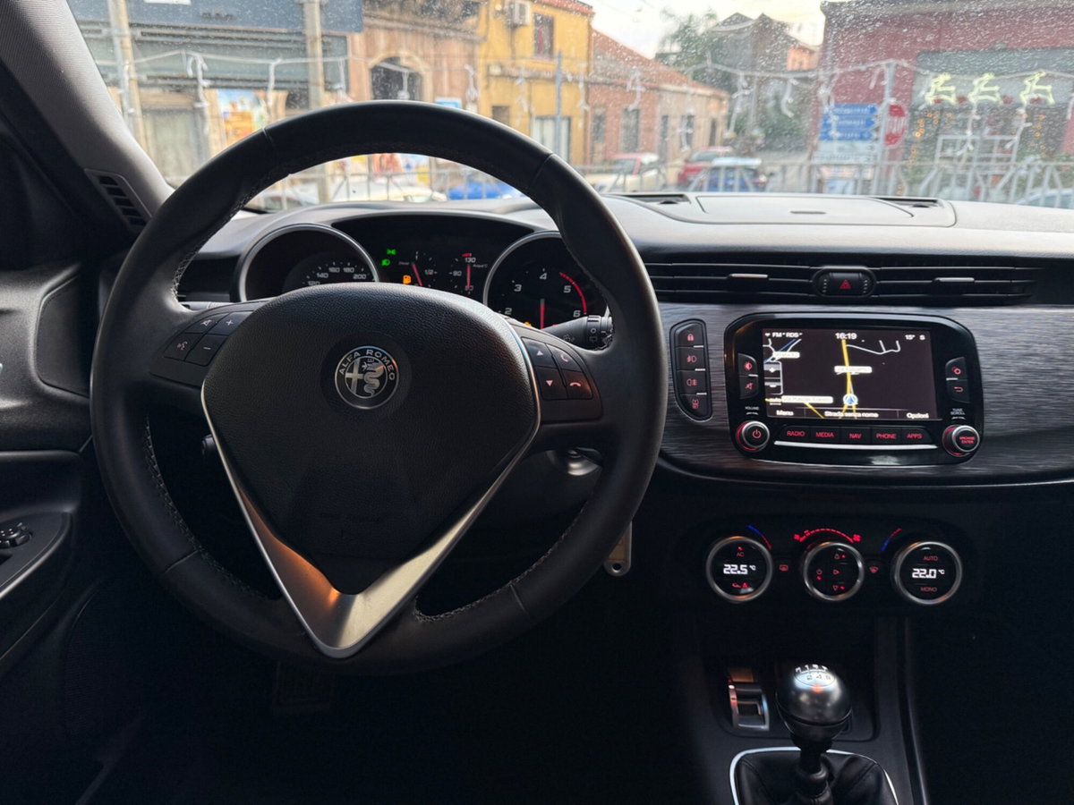 Alfa Romeo Giulietta 1.6 JTDm Ti 120cv (11)