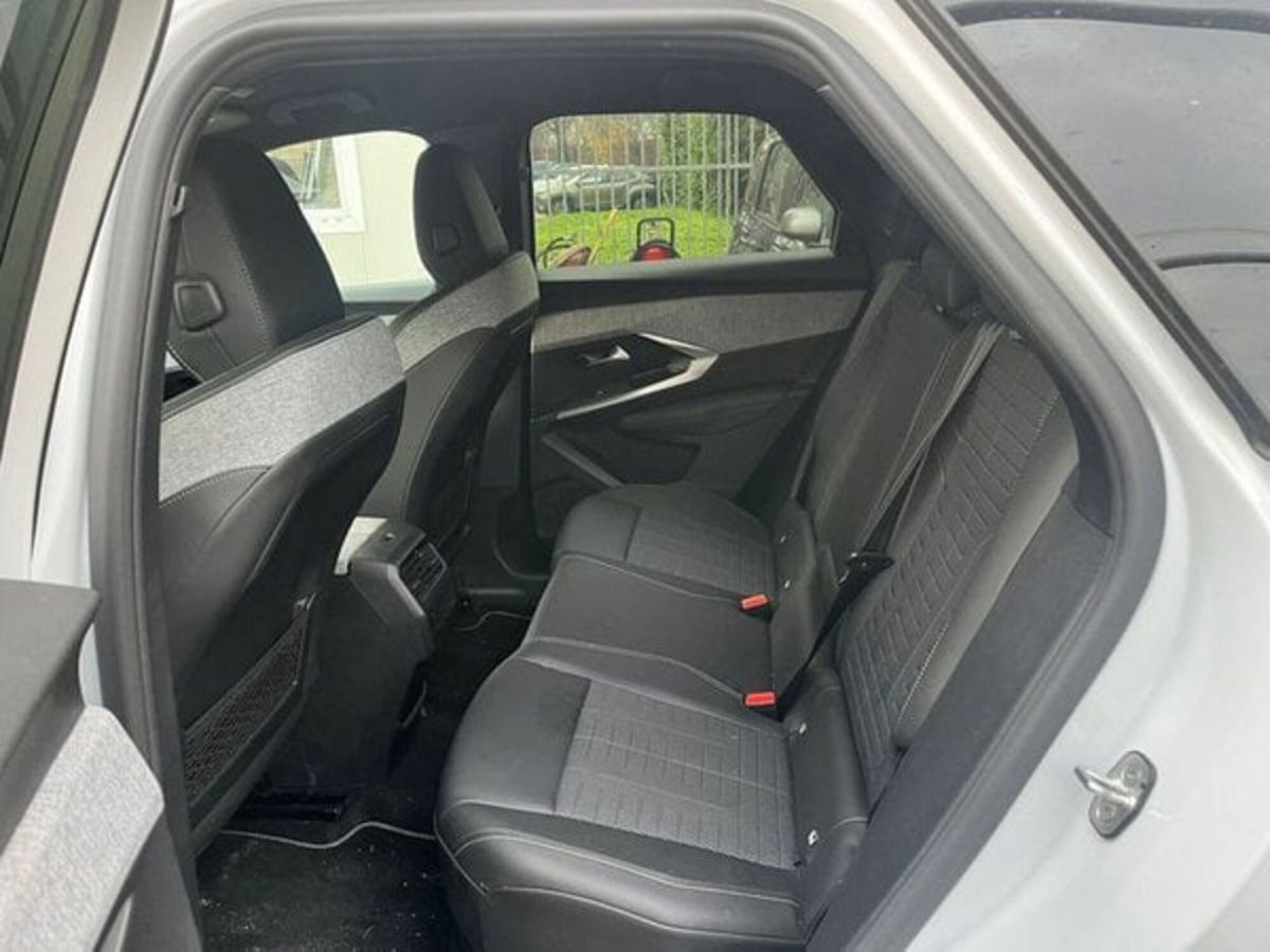Peugeot 3008 73 kWh GT (14)