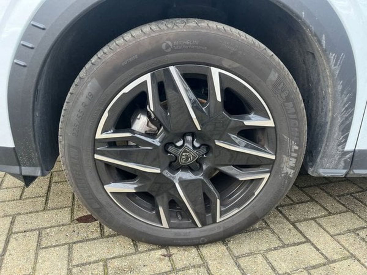 Peugeot 3008 73 kWh GT (5)