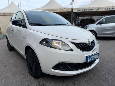 Lancia Ypsilon 1.0 FireFly 5 porte S&S Hybrid Ecochic Gold usata