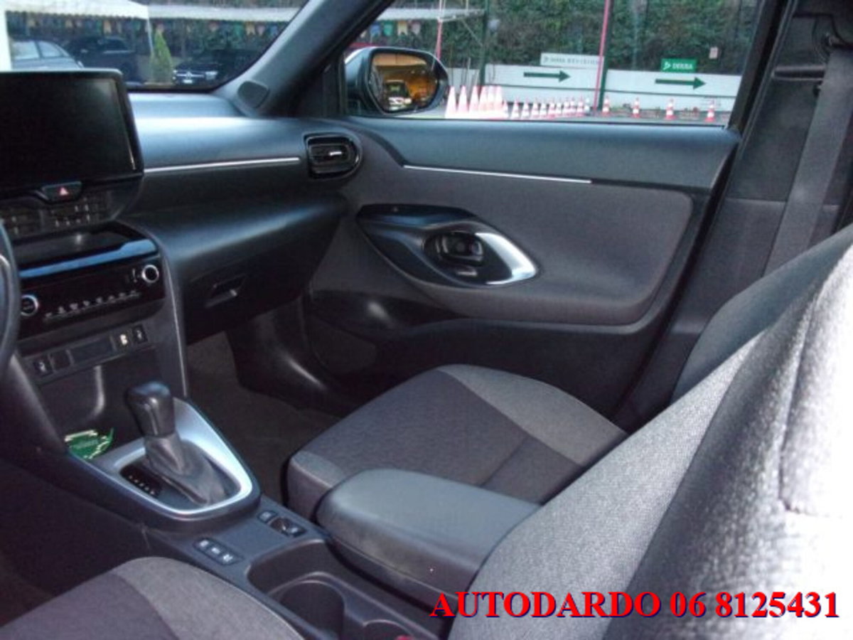 Toyota Yaris Cross 1.5h GR Sport Black Sky fwd 116cv e-cvt (15)