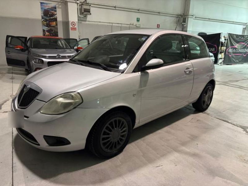 Lancia Ypsilon 1.3 MJT 75 CV New Oro