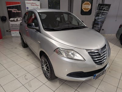 Lancia Ypsilon 0.9 TwinAir 85 CV 5 porte Metano Ecochic Silver usata