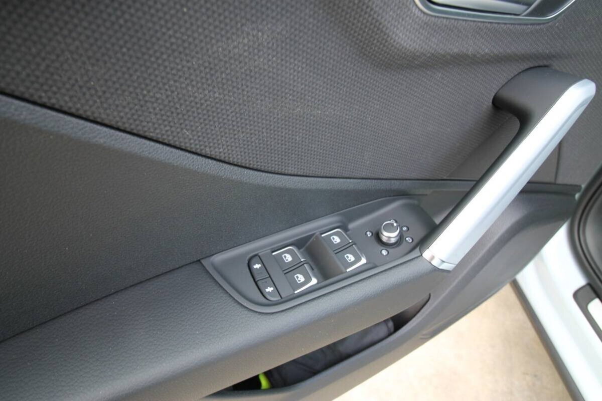 Audi Q2 Q2 35 TFSI Identity Black (15)