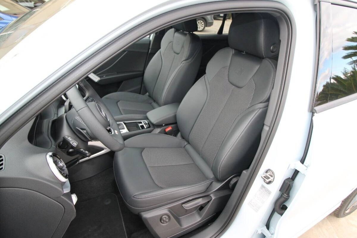 Audi Q2 Q2 35 TFSI Identity Black (17)
