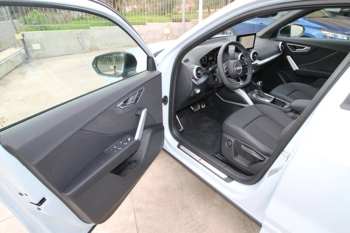 Audi Q2 Q2 35 TFSI Identity Black (18)