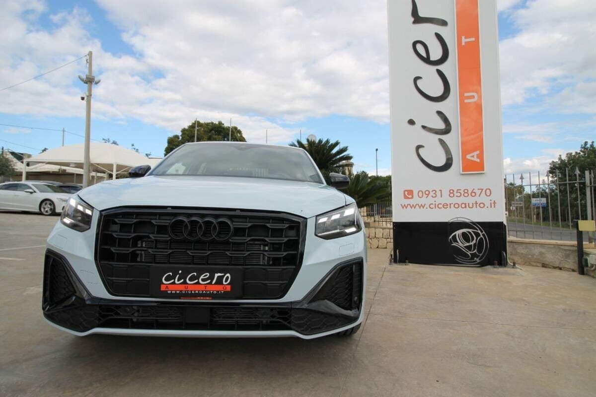 Audi Q2 Q2 35 TFSI Identity Black (2)