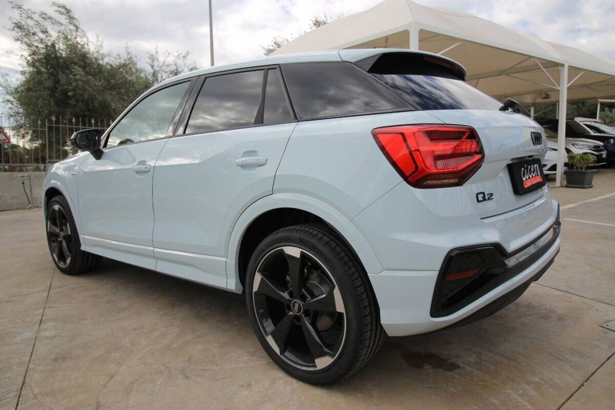 Audi Q2 Q2 35 TFSI Identity Black (4)