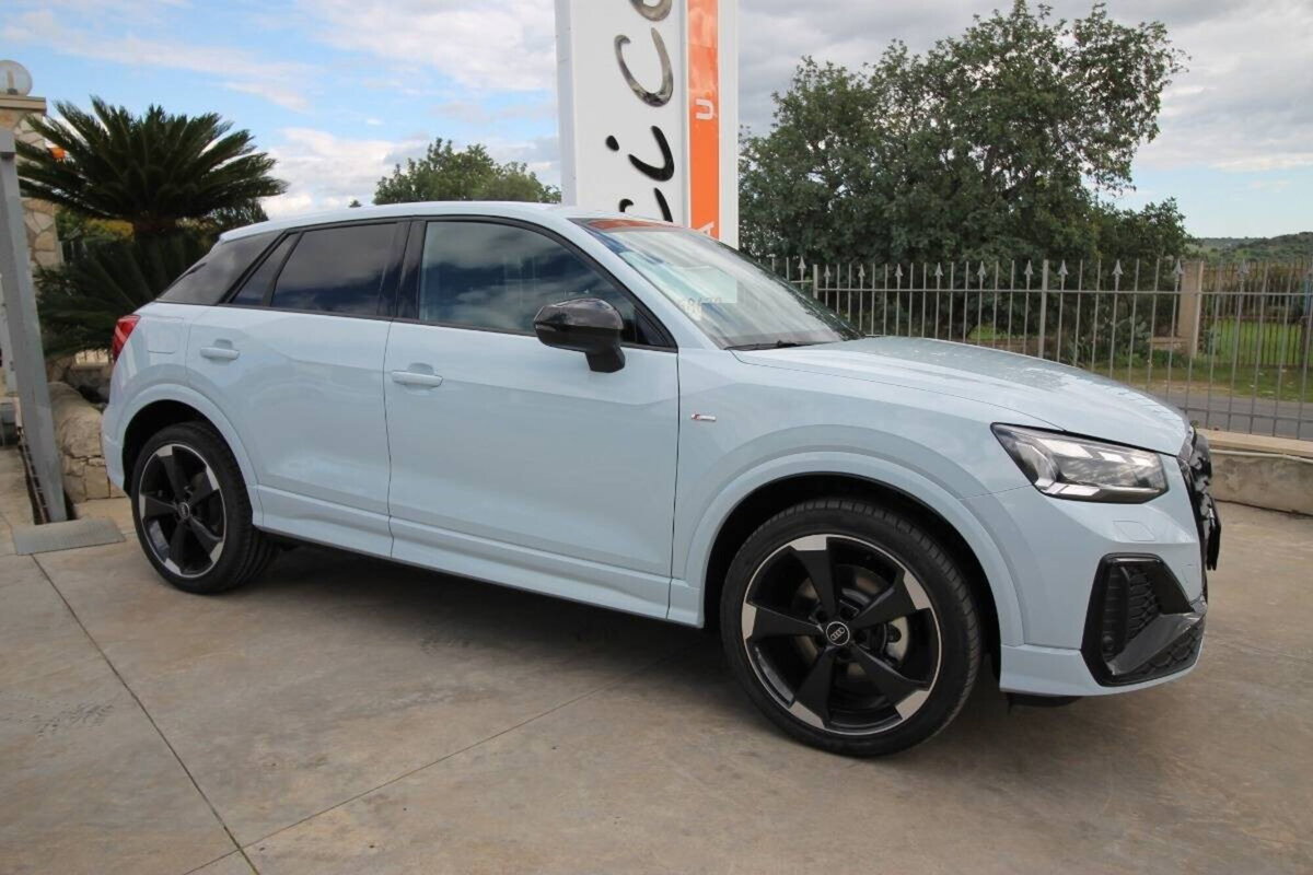 Audi Q2 Q2 35 TFSI Identity Black (7)