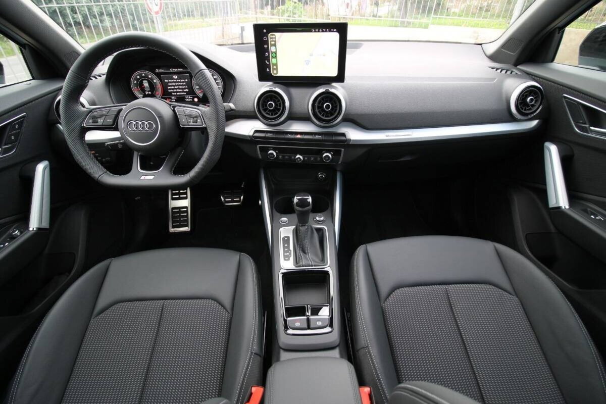 Audi Q2 Q2 35 TFSI Identity Black (8)