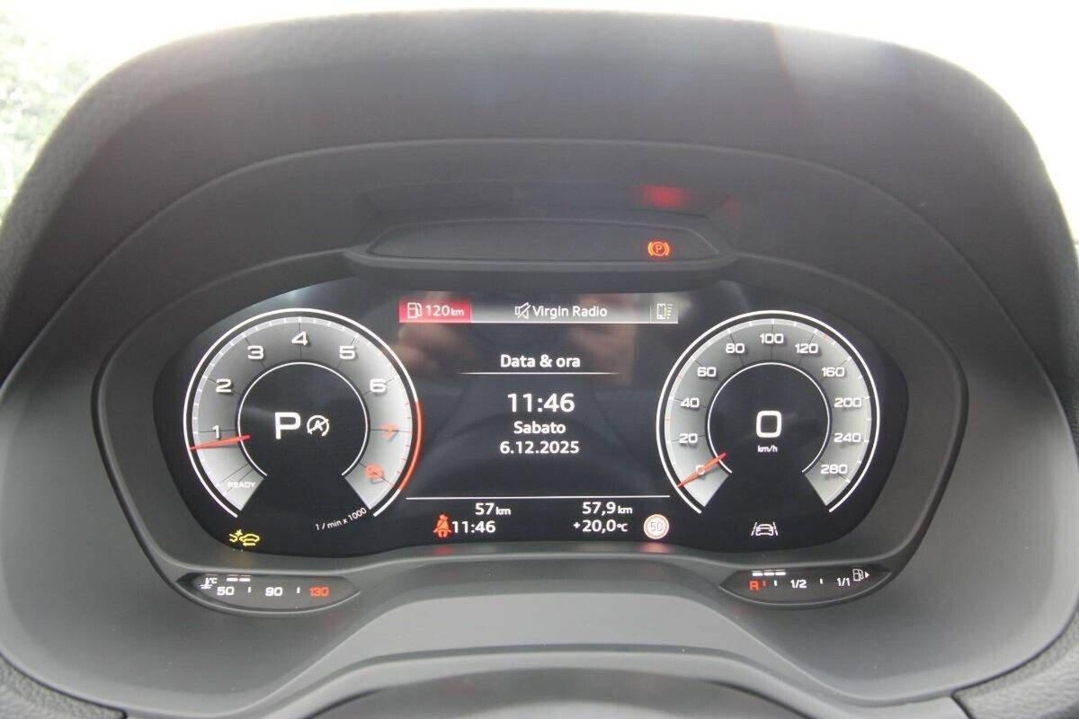Audi Q2 Q2 35 TFSI Identity Black (9)