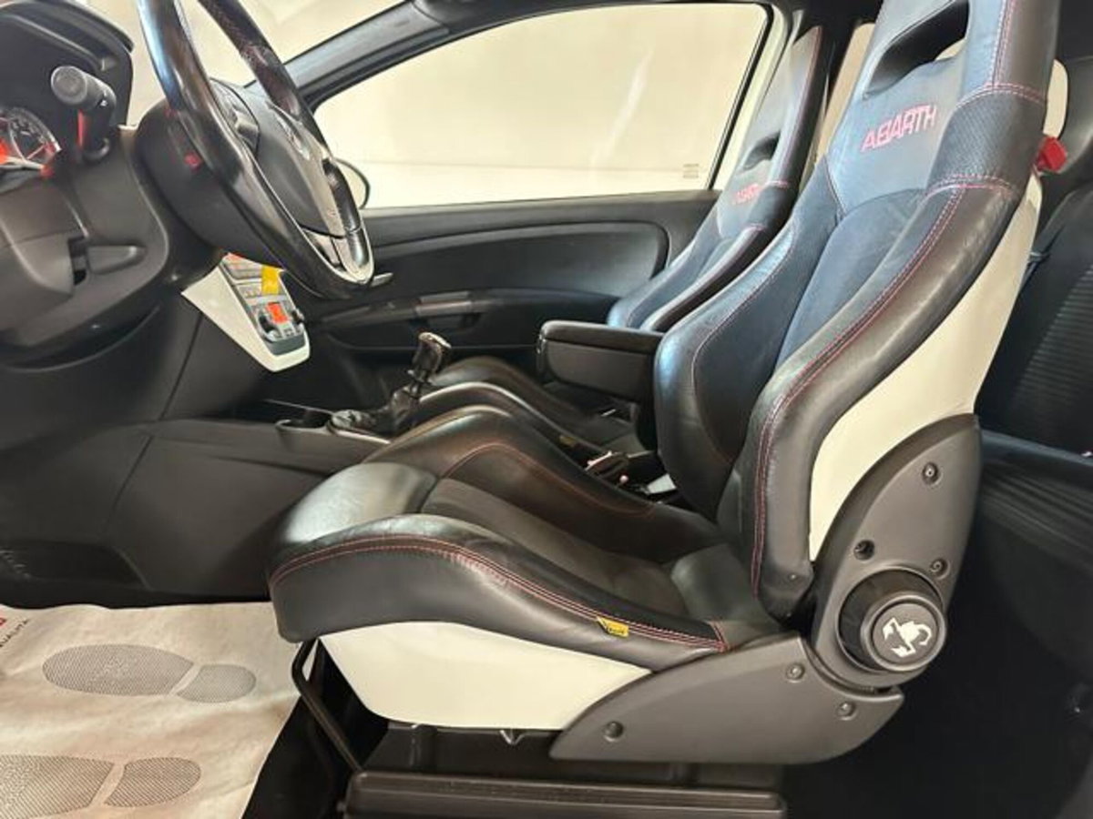 Abarth Grande Punto 1.4 T-Jet 16V 3 porte (13)