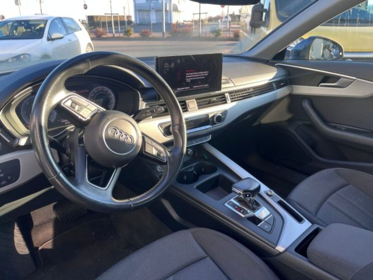 Audi A4 Avant 35 TDI/163 CV S tronic Business Advanced (9)