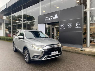 Mitsubishi Outlander 2.0 4WD GPL Bi-fuel CVT Instyle SDA 7 posti usata