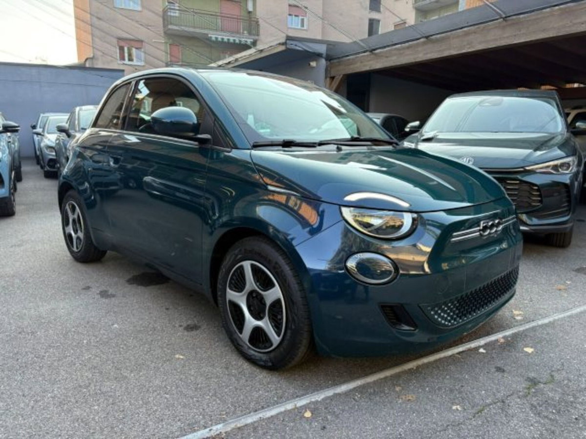 Fiat 500e Icon Berlina 23,65 kWh (2)