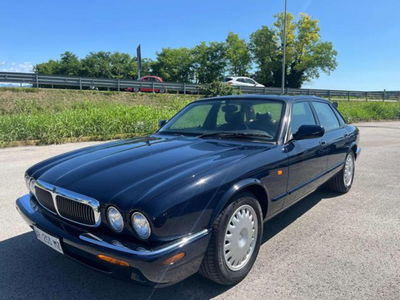 Jaguar XJ8 3.2 cat LWB usata