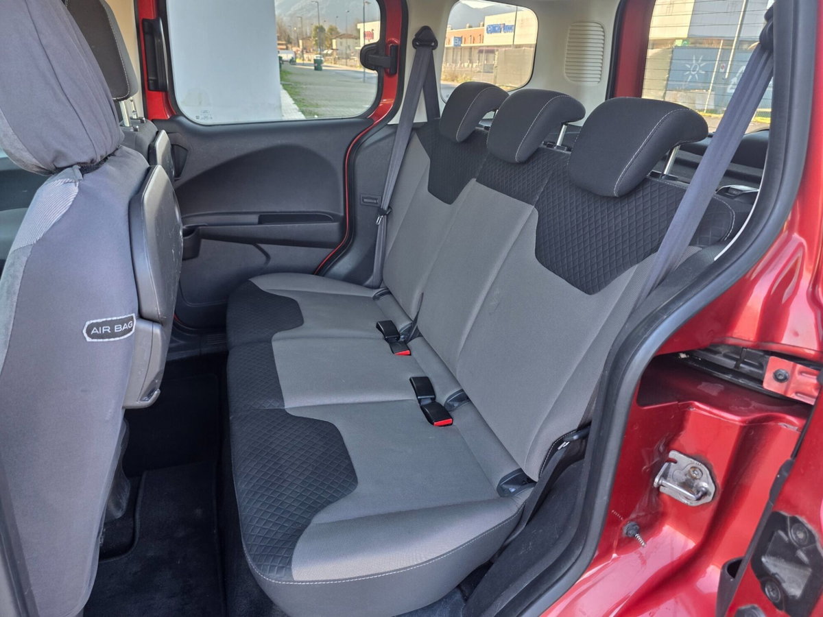Ford Tourneo Courier 1.6 TDCI 95 CV Plus (11)