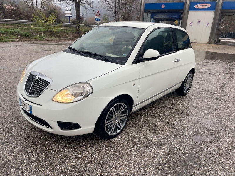 Lancia Ypsilon 1.3 MJT 75 CV Platino