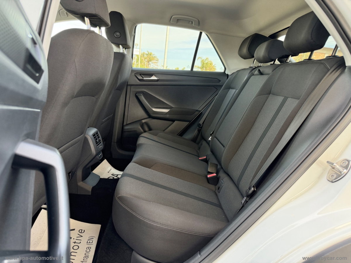 Volkswagen T-Roc 2.0 tdi R-Line 115cv (11)