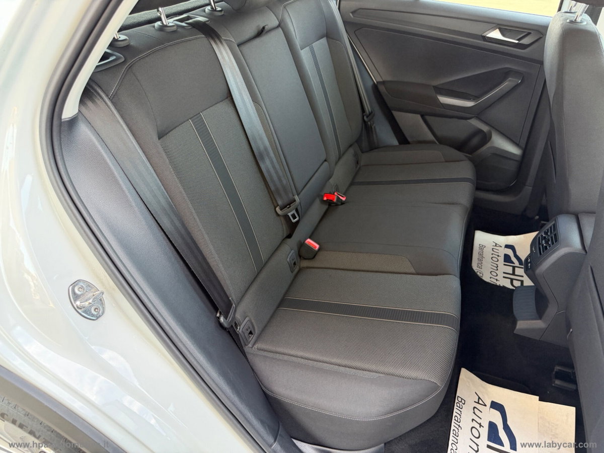 Volkswagen T-Roc 2.0 tdi R-Line 115cv (15)