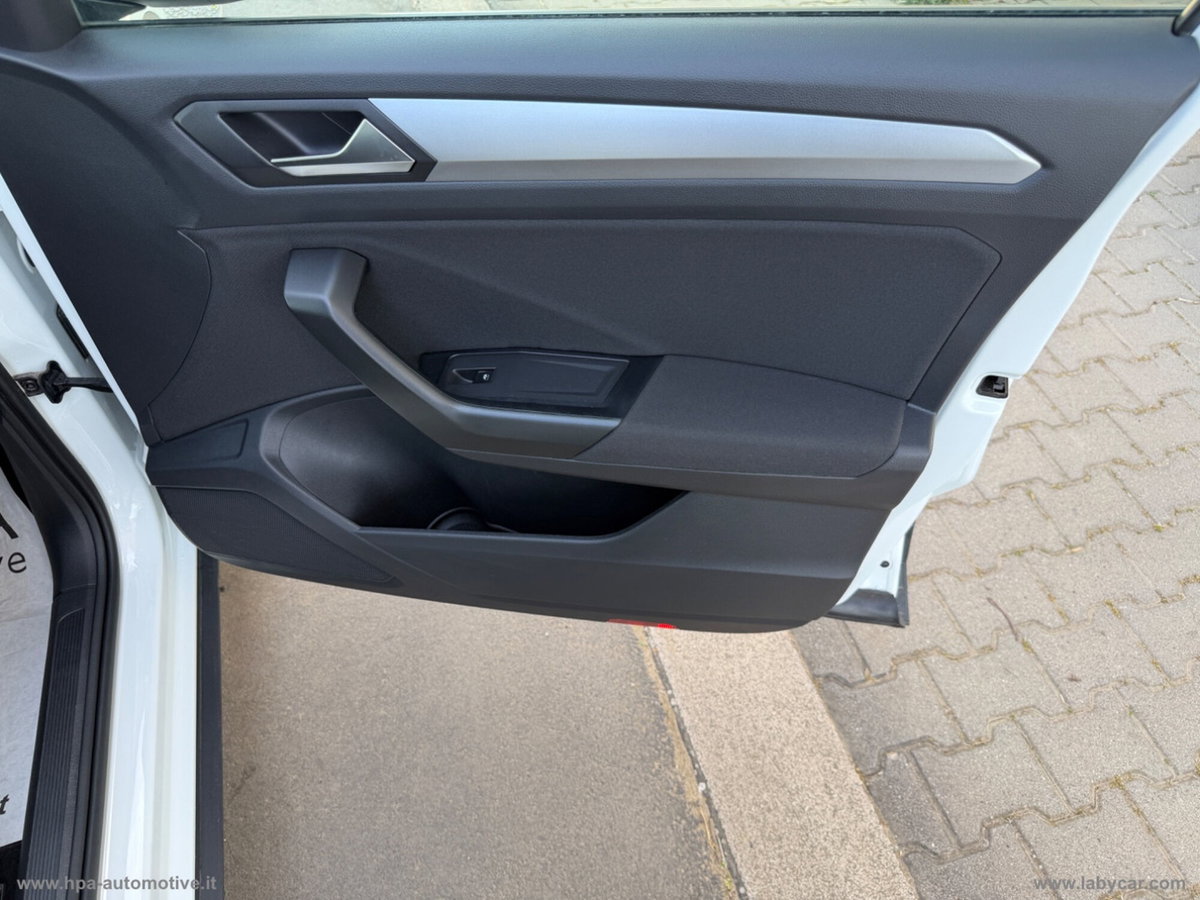 Volkswagen T-Roc 2.0 tdi R-Line 115cv (18)