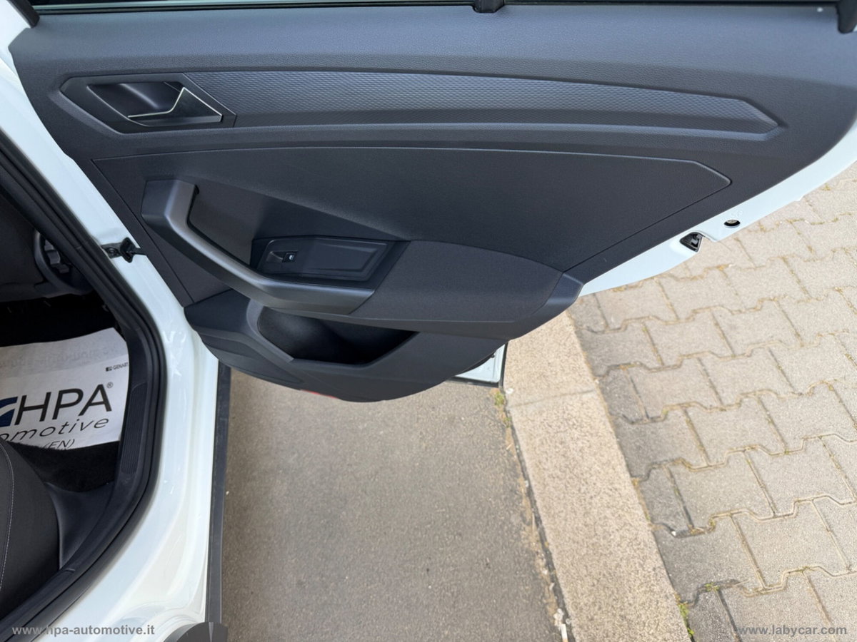 Volkswagen T-Roc 2.0 tdi R-Line 115cv (19)