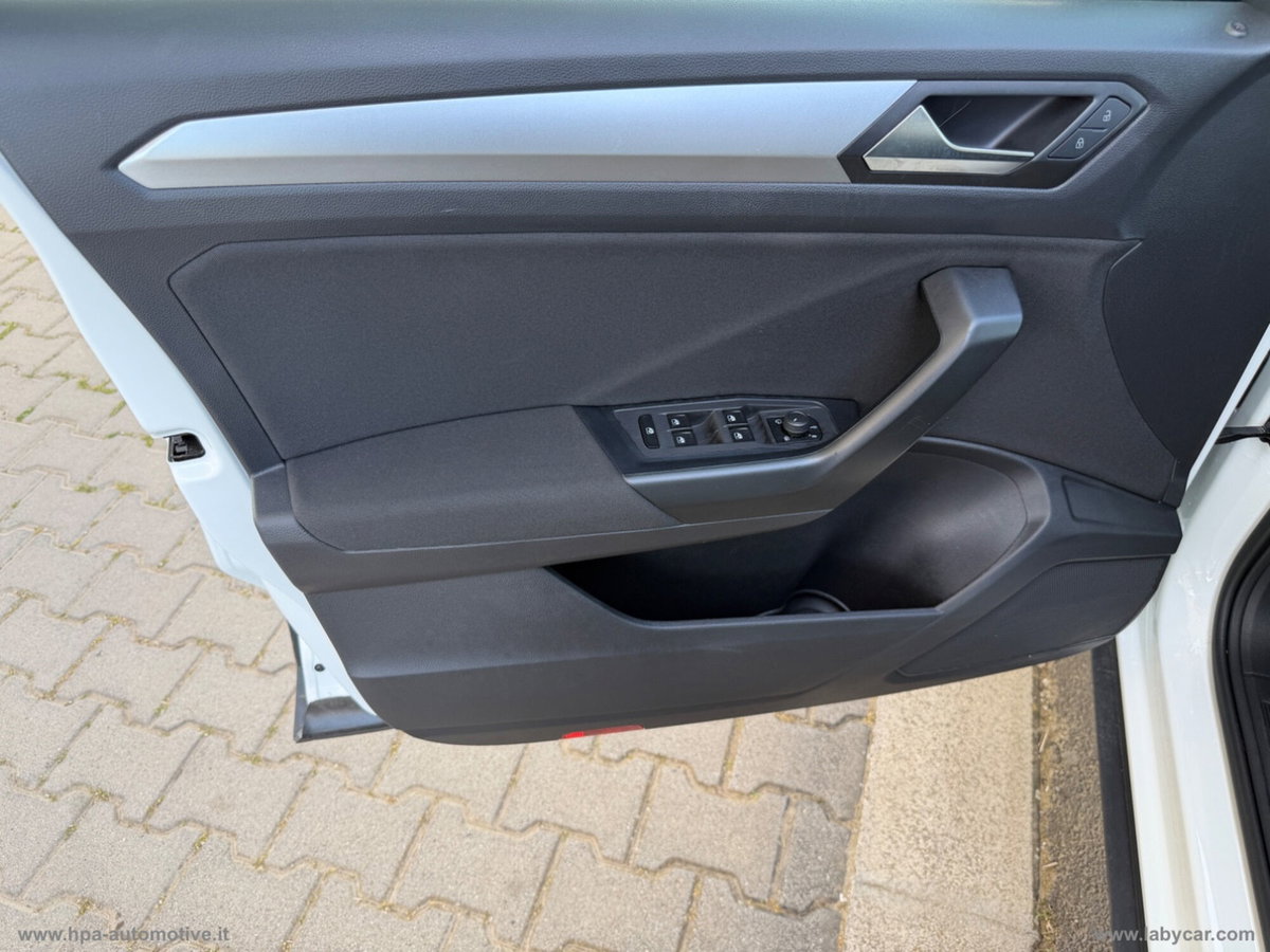 Volkswagen T-Roc 2.0 tdi R-Line 115cv (20)