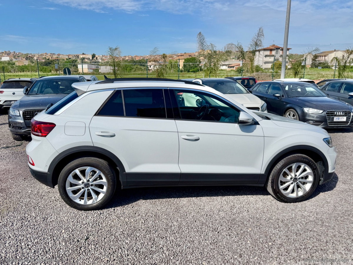 Volkswagen T-Roc 2.0 tdi R-Line 115cv (8)