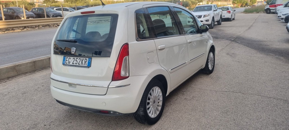 Lancia Musa 1.3 Mjt 95 CV Gold (2)