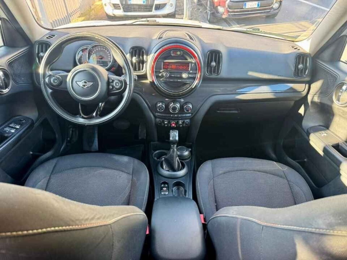 MINI Mini Countryman 2.0 Cooper D Essential Countryman (13)