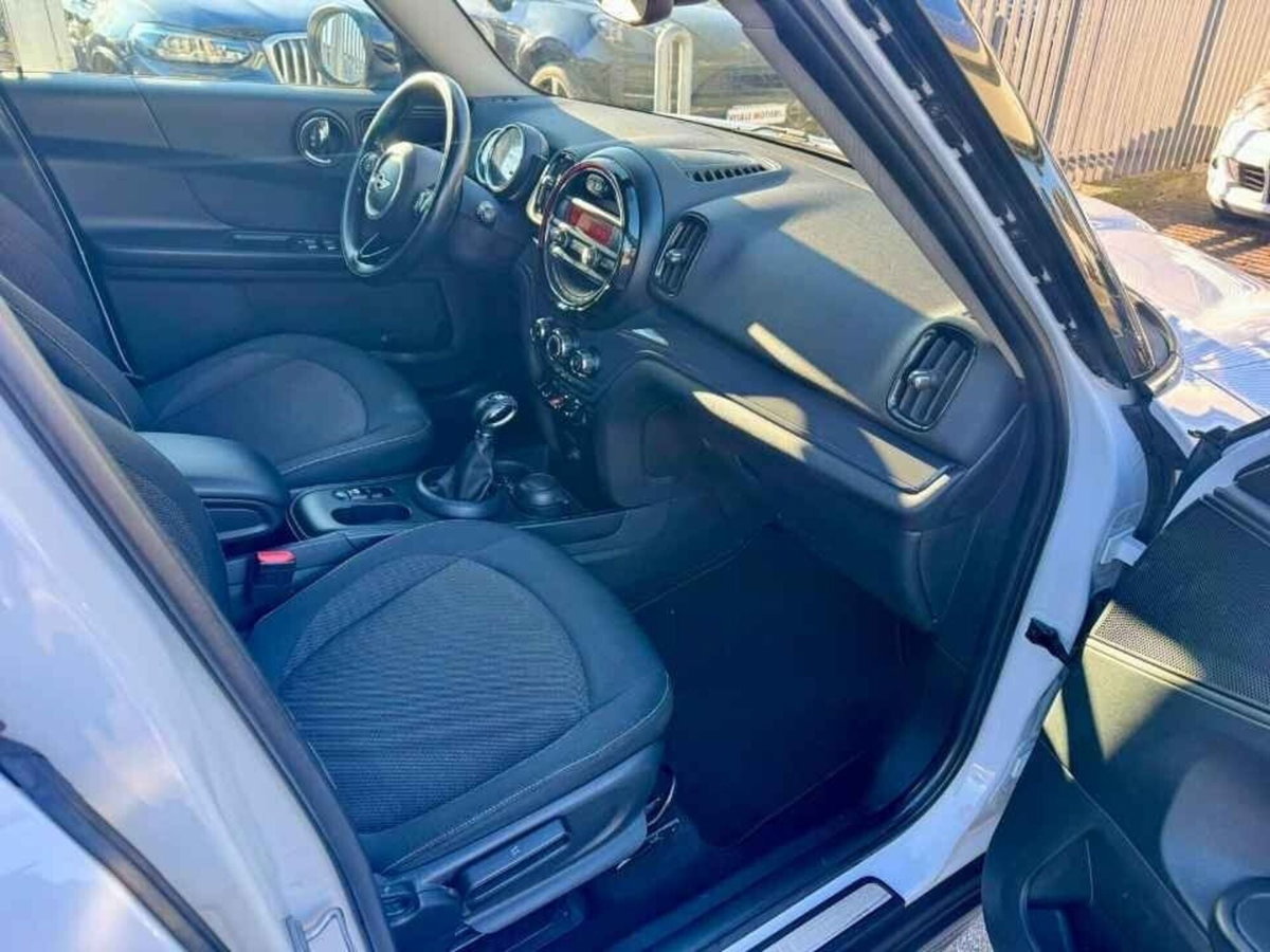 MINI Mini Countryman 2.0 Cooper D Essential Countryman (15)