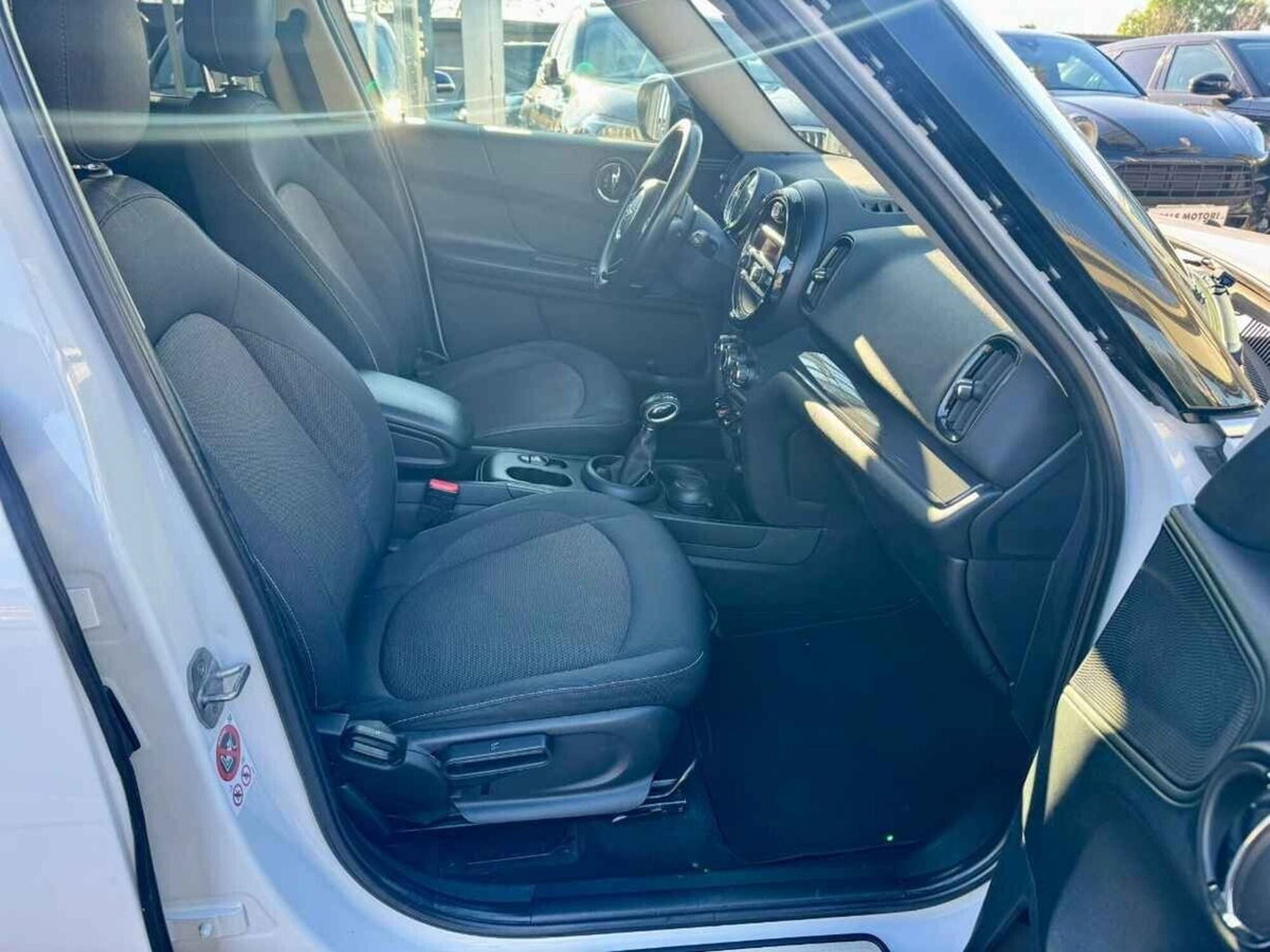 MINI Mini Countryman 2.0 Cooper D Essential Countryman (17)