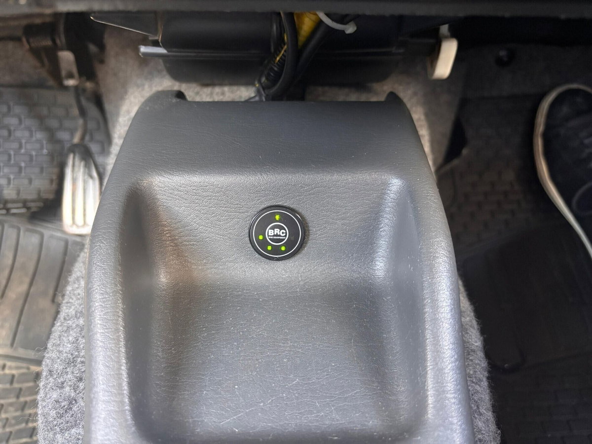 Suzuki Jimny 1.3i 16V cat 4WD JLX (14)