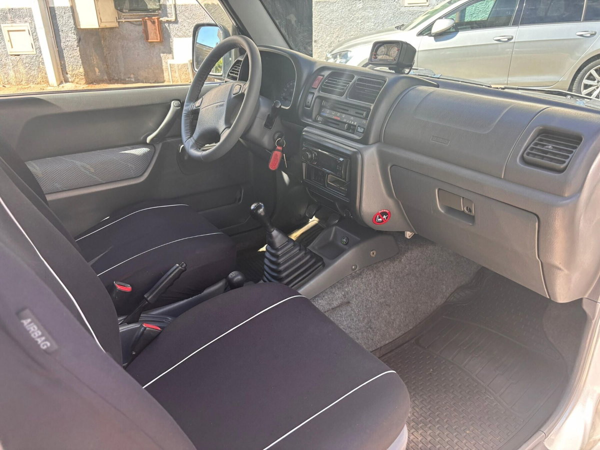 Suzuki Jimny 1.3i 16V cat 4WD JLX (18)
