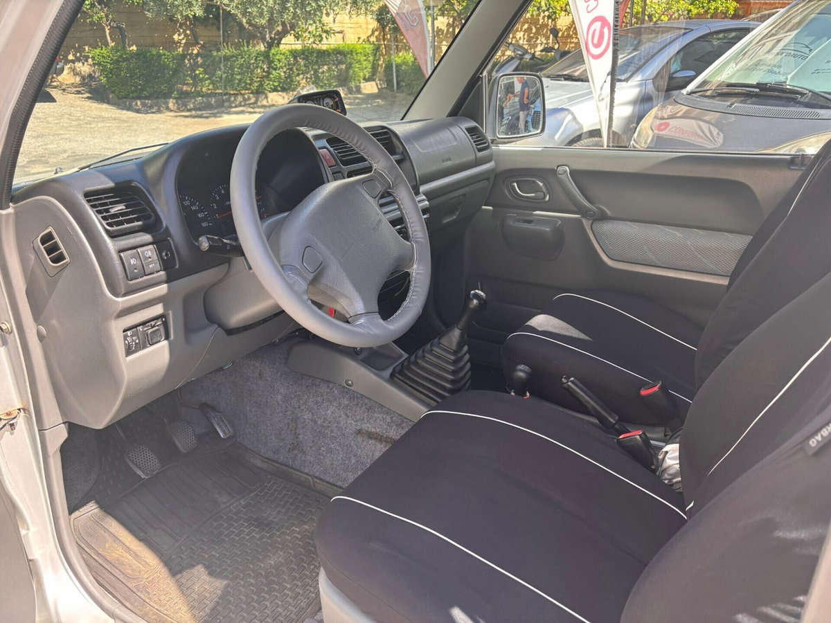 Suzuki Jimny 1.3i 16V cat 4WD JLX (9)