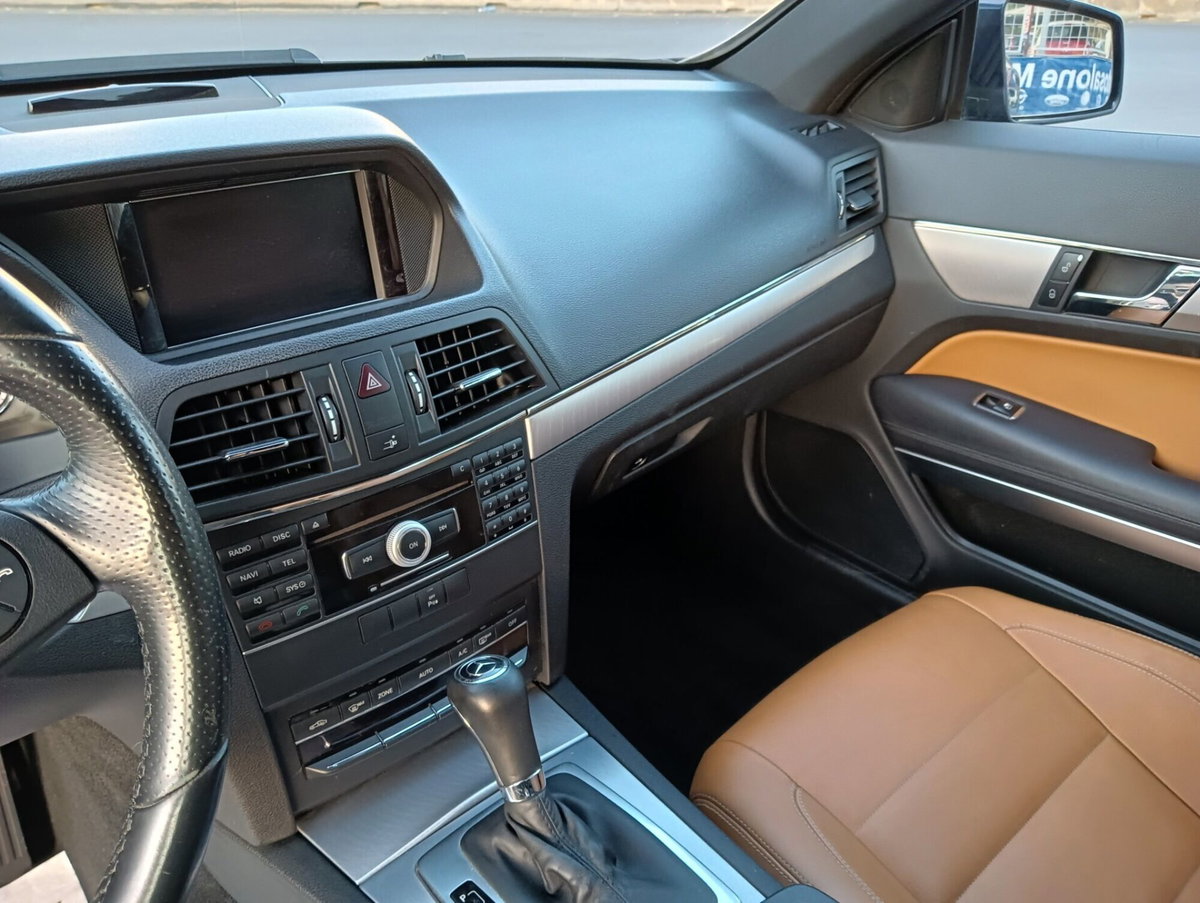 Mercedes-Benz Classe E Coupé 350 CDI Coupé BlueEFFICIENCY Avantgarde (10)