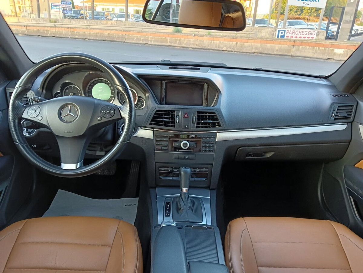 Mercedes-Benz Classe E Coupé 350 CDI Coupé BlueEFFICIENCY Avantgarde (12)