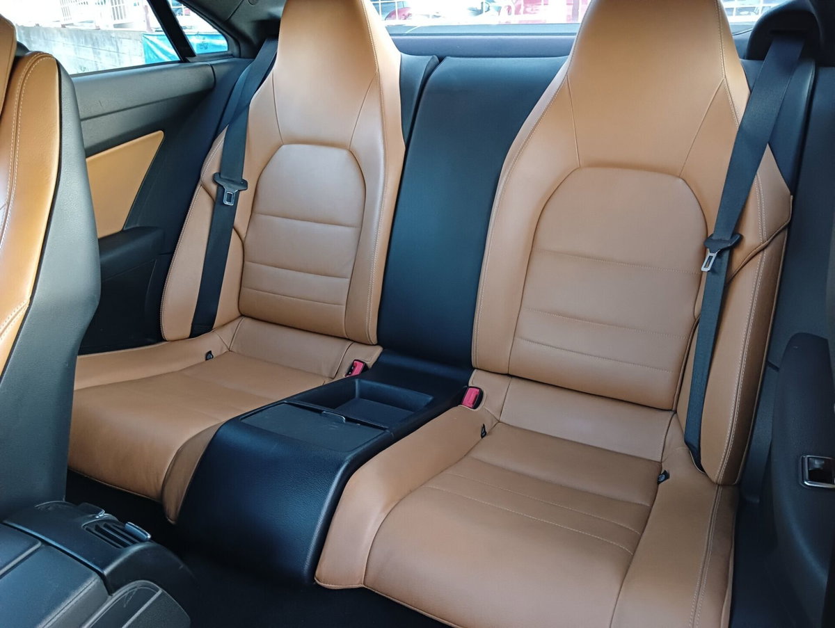 Mercedes-Benz Classe E Coupé 350 CDI Coupé BlueEFFICIENCY Avantgarde (13)
