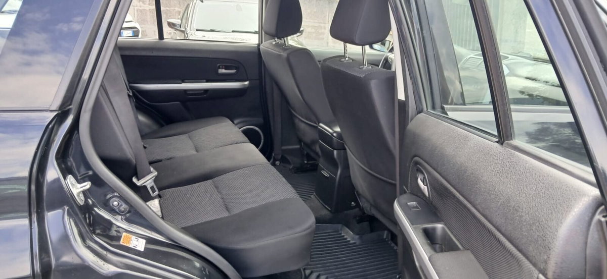 Suzuki Grand Vitara 1.9 DDiS 5 porte Crossover (12)