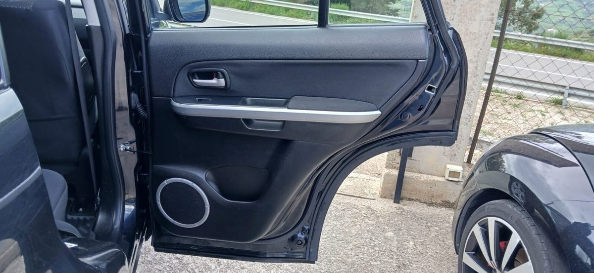 Suzuki Grand Vitara 1.9 DDiS 5 porte Crossover (14)