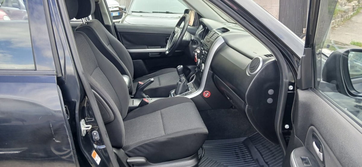 Suzuki Grand Vitara 1.9 DDiS 5 porte Crossover (18)