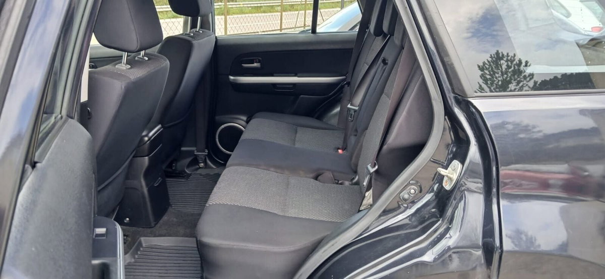 Suzuki Grand Vitara 1.9 DDiS 5 porte Crossover (19)