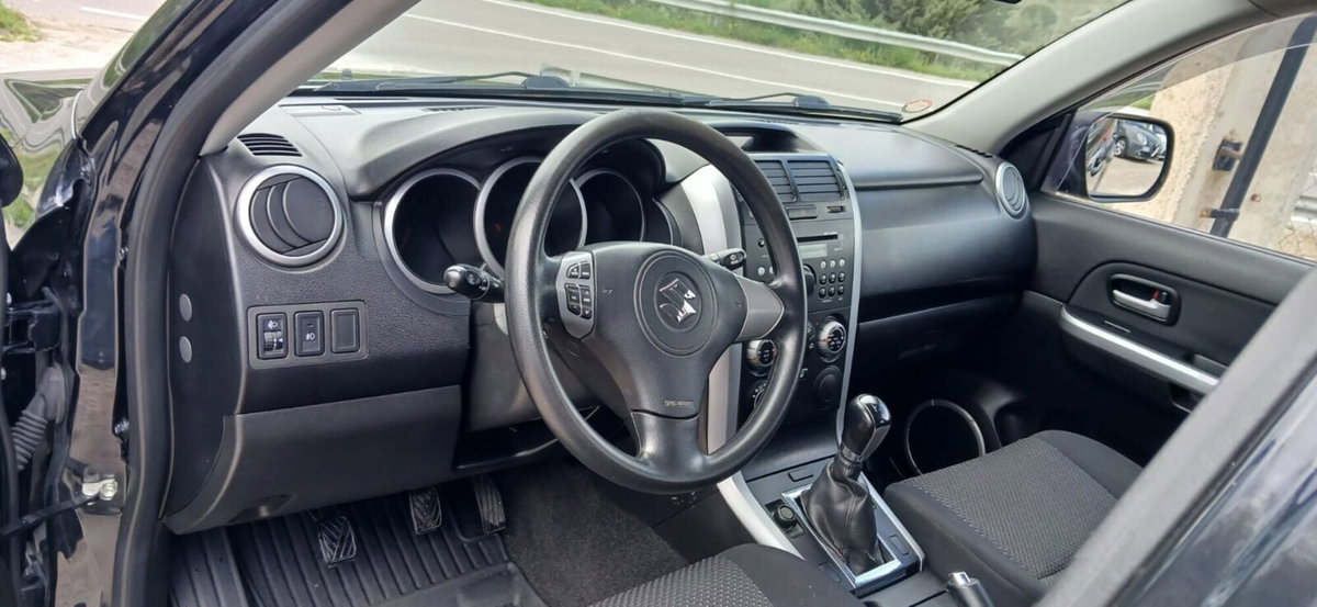 Suzuki Grand Vitara 1.9 DDiS 5 porte Crossover (20)