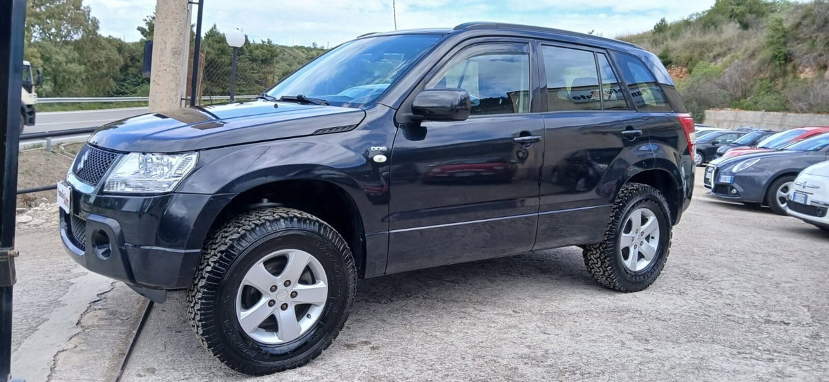 Suzuki Grand Vitara 1.9 DDiS 5 porte Crossover (7)